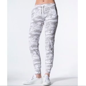 Monrow Light Gray Camo Print Sweatpants Joggers XS